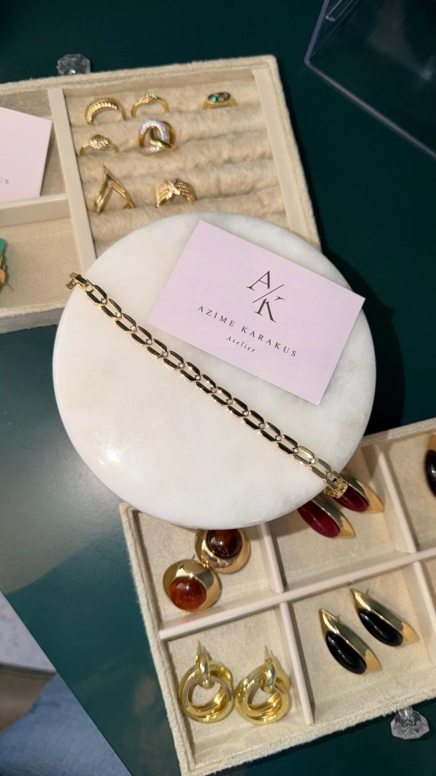 Azime Atelier — yüzük koleksiyonu kutuda
